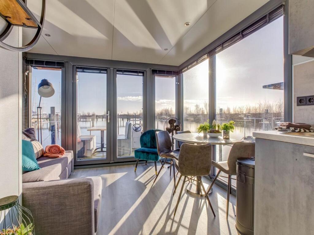ホテル Modern Houseboat In Marina Of フォーレンダム エクステリア 写真