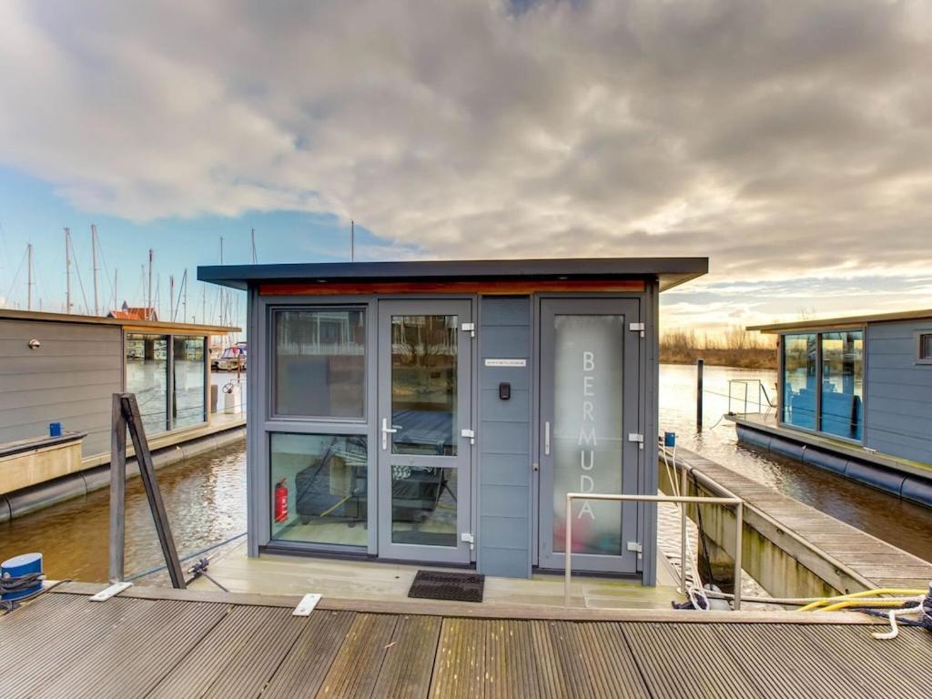 ホテル Modern Houseboat In Marina Of フォーレンダム エクステリア 写真