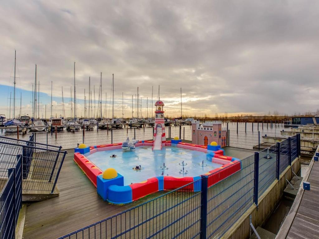 ホテル Modern Houseboat In Marina Of フォーレンダム エクステリア 写真