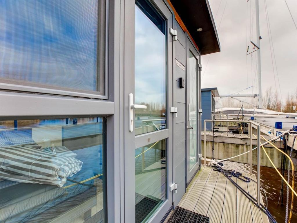 ホテル Modern Houseboat In Marina Of フォーレンダム エクステリア 写真