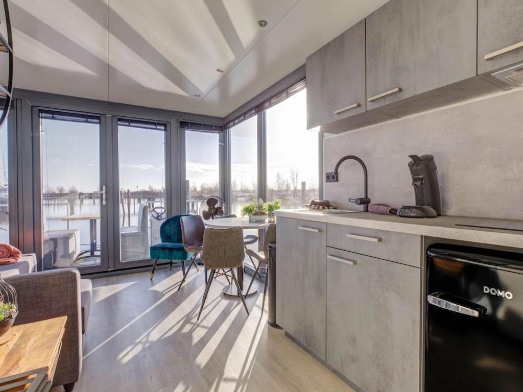 ホテル Modern Houseboat In Marina Of フォーレンダム エクステリア 写真